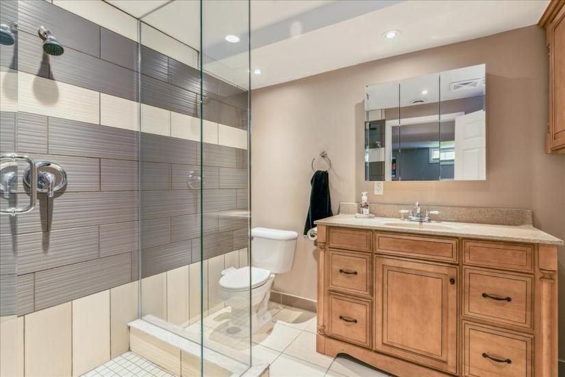 Property listing for 75 Claudette Gate, Hamilton, ON