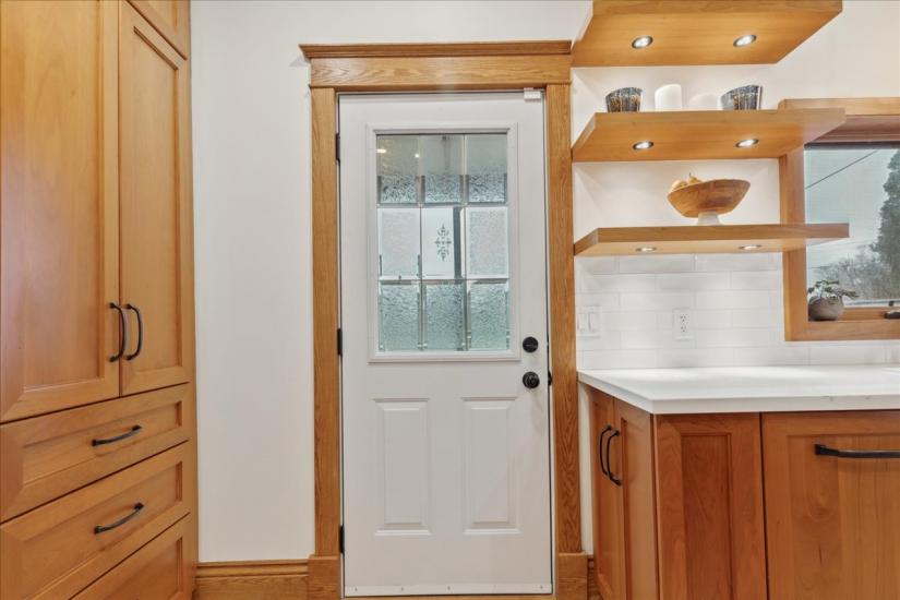 Property listing for 42 Chatham St., Hamilton, ON