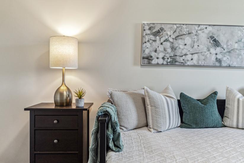 Property listing for 226 Dicenzo Dr., Hamilton, ON