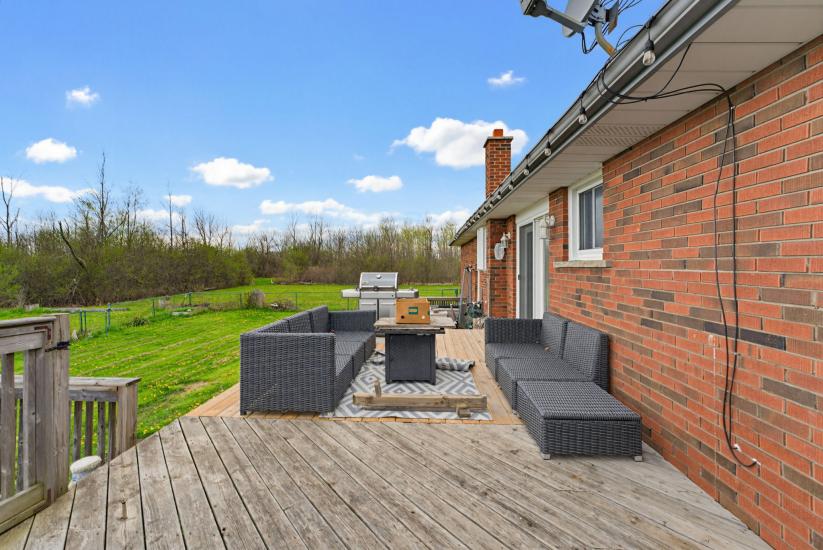 Property listing for 516 Mud St. E., Stoney Creek, ON