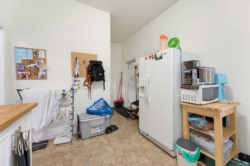 Property listing for 113 Wentworth St. S., Hamilton, ON