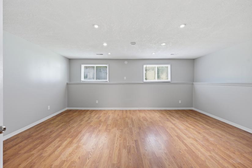 Property listing for 42 Terrace Ave., Welland, ON