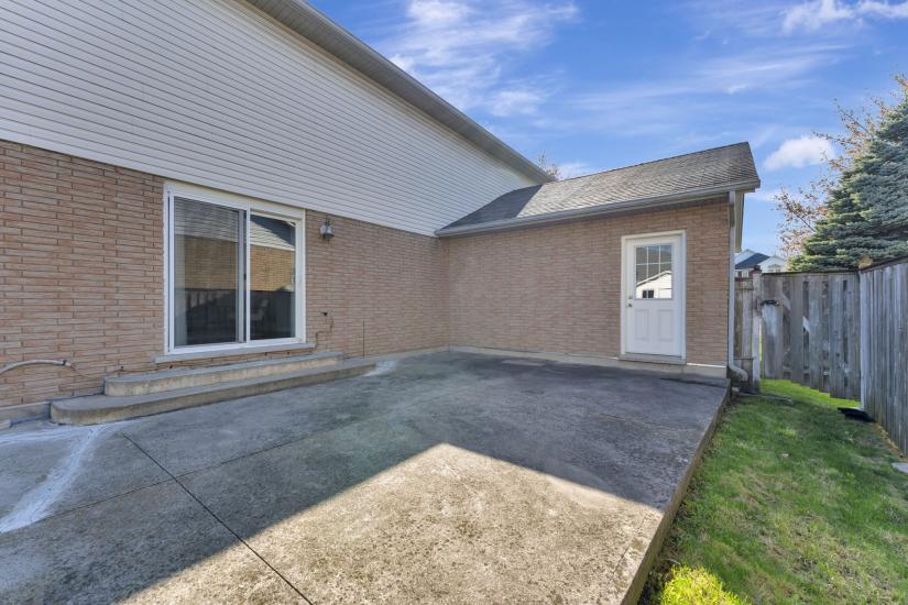 Property listing for 60 Kitty Murray Lane, Ancaster, ON