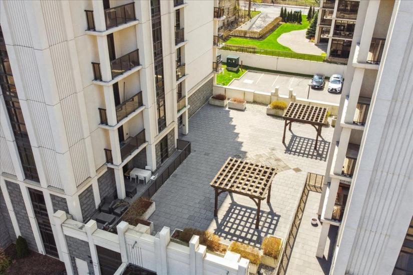 Property listing for #809-81 Robinson St., Hamilton, ON