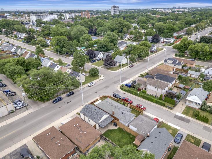 Property listing for 746 Roxborough Ave., Hamilton, ON