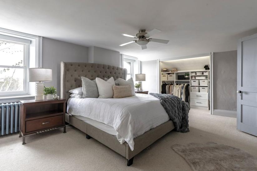 Property listing for 982 HWY 8, Stoney Creek, ON