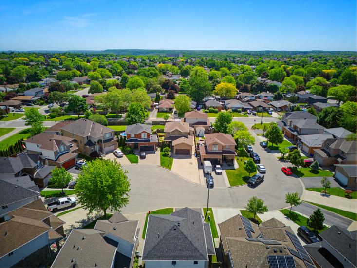 Property listing for 40 Lanza Crt., Hamilton, ON