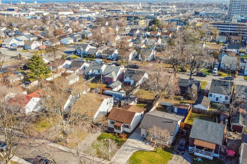 Property listing for 276 Ivon Ave., Hamilton, ON