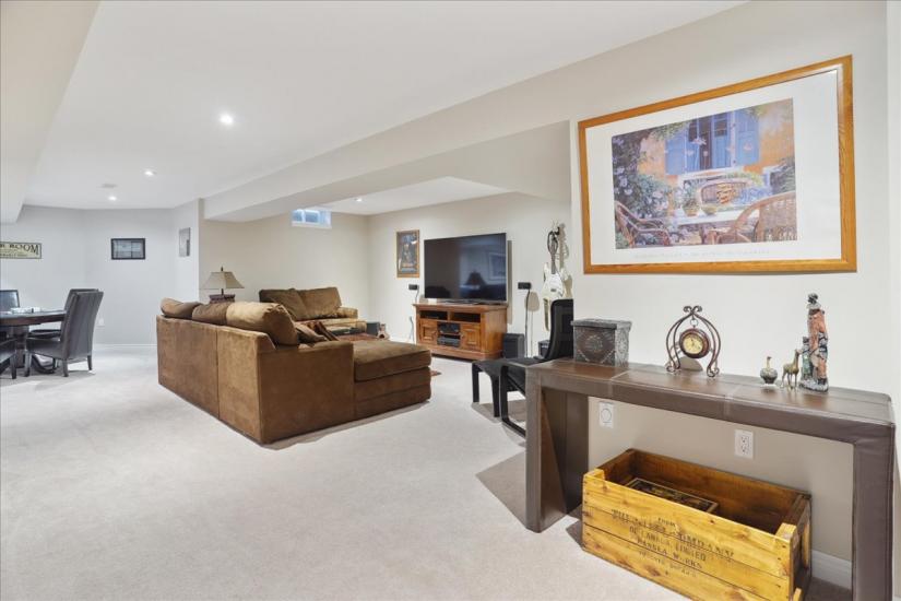 Property listing for 62 Gaddye Lane, Binbrook, ON