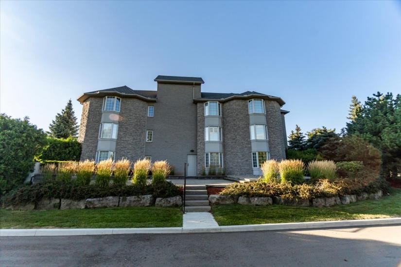 Property listing for #208-990 Golf Links Rd., Ancaster, ON