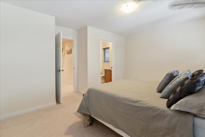 Property listing for 19 Deborah Crt., Hamilton, ON
