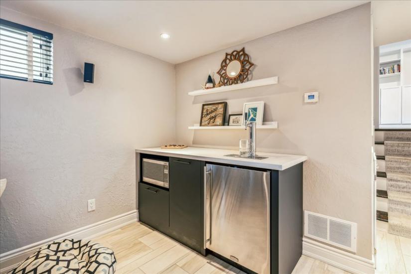 Property listing for 9 Holbrook Rd., Hamilton, ON