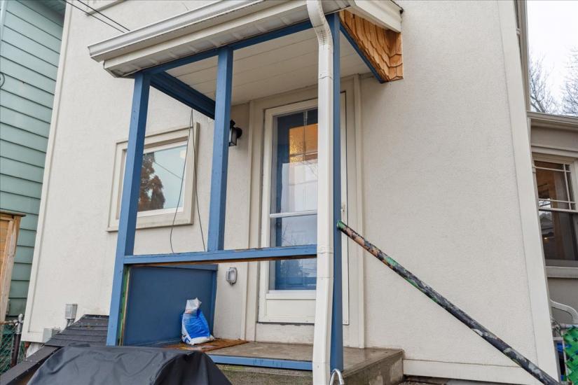 Property listing for 42 Chatham St., Hamilton, ON