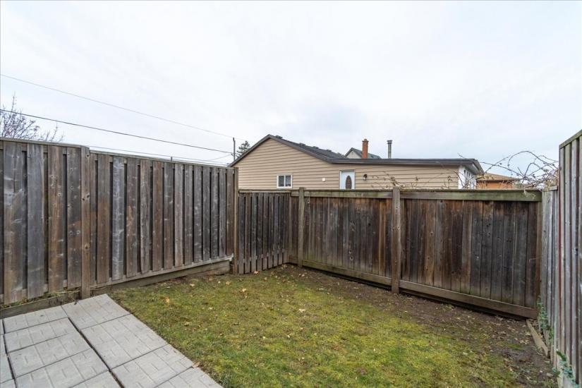 Property listing for #3-437 Highway 8, Stoney Creek, ON