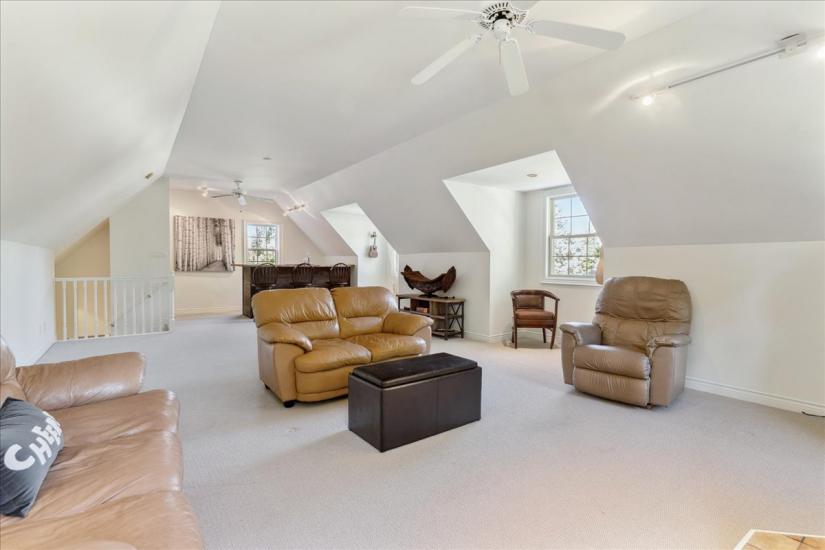 Property listing for 34 Gladiola Dr., Carlisle, ON