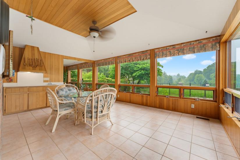 Property listing for 348 Shaver Rd., Ancaster, ON