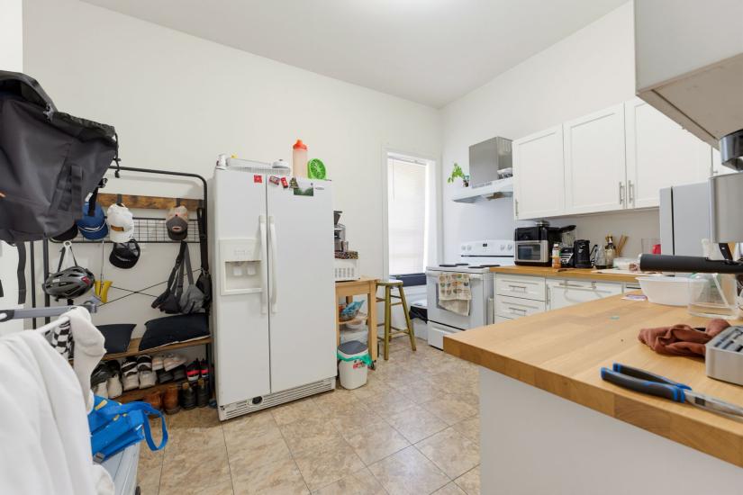 Property listing for 113 Wentworth St. S., Hamilton, ON