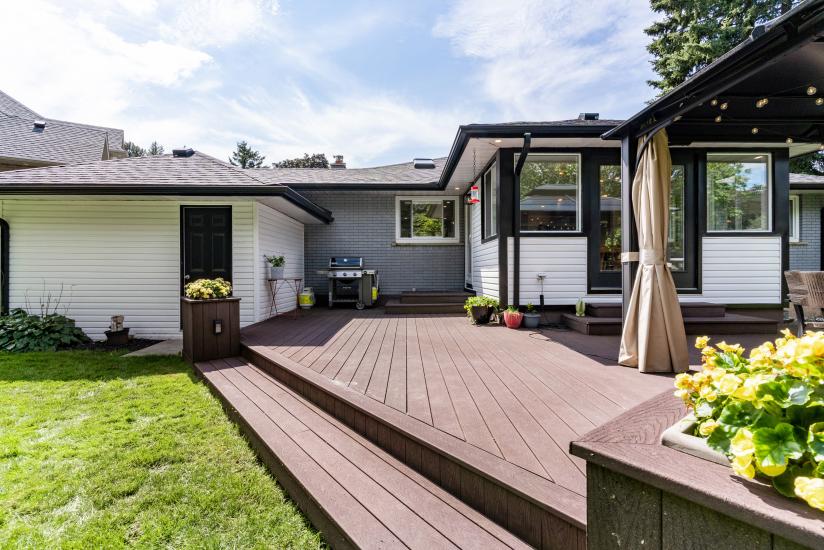 Property listing for 57 Middle Crest Street, Ancaster, ON