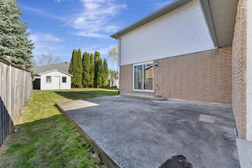 Property listing for 60 Kitty Murray Lane, Ancaster, ON