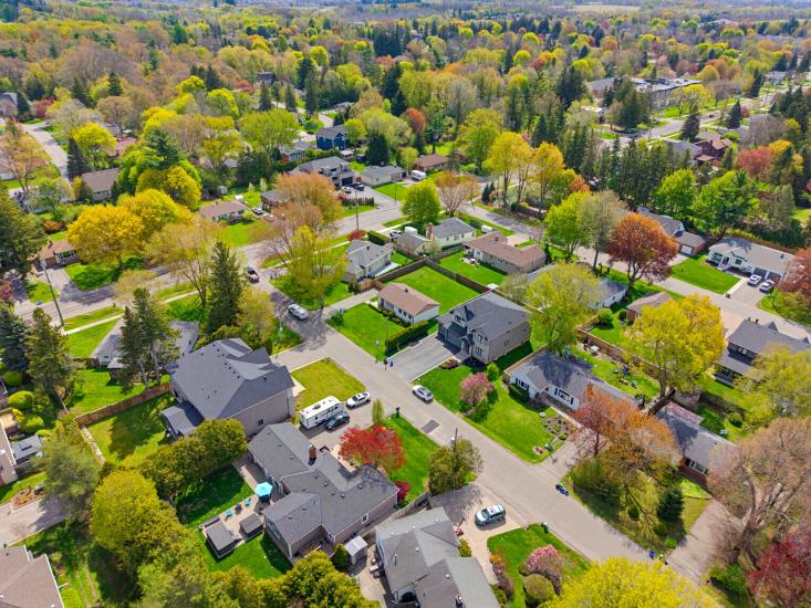 Property listing for 10 Oakley Crt., Ancaster, ON