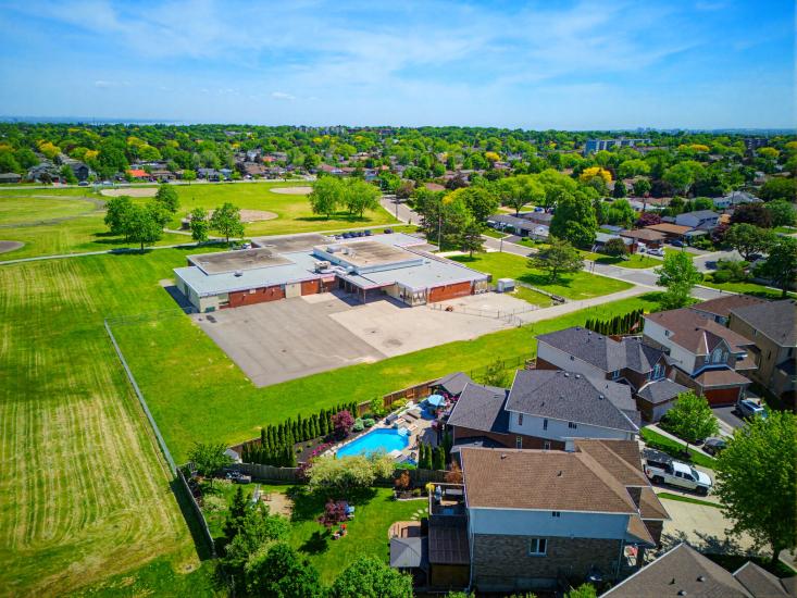 Property listing for 40 Lanza Crt., Hamilton, ON