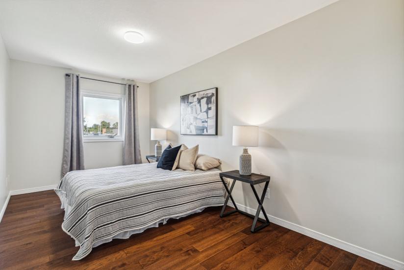 Property listing for 226 Dicenzo Dr., Hamilton, ON