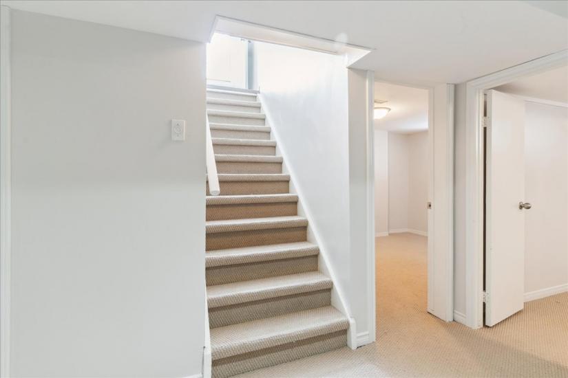 Property listing for 23 Lorne Ave., Hamilton, ON