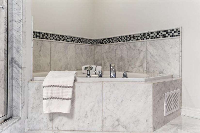 Property listing for 36 Forest Valley Cres., Dundas, ON