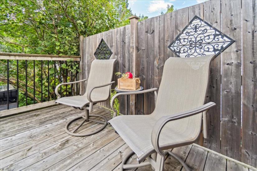 Property listing for 133 Longwood Rd. N., Hamilton, ON