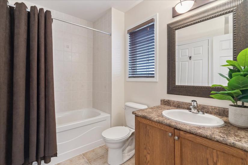 Property listing for 19 Deborah Crt., Hamilton, ON