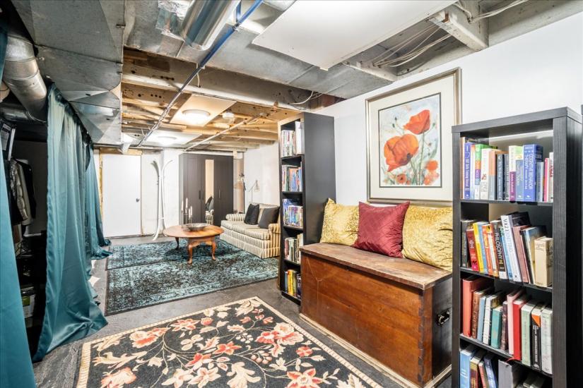 Property listing for 310 Locke St. S., Hamilton, ON