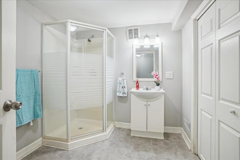 Property listing for 733 Dunn Ave., Hamilton, ON