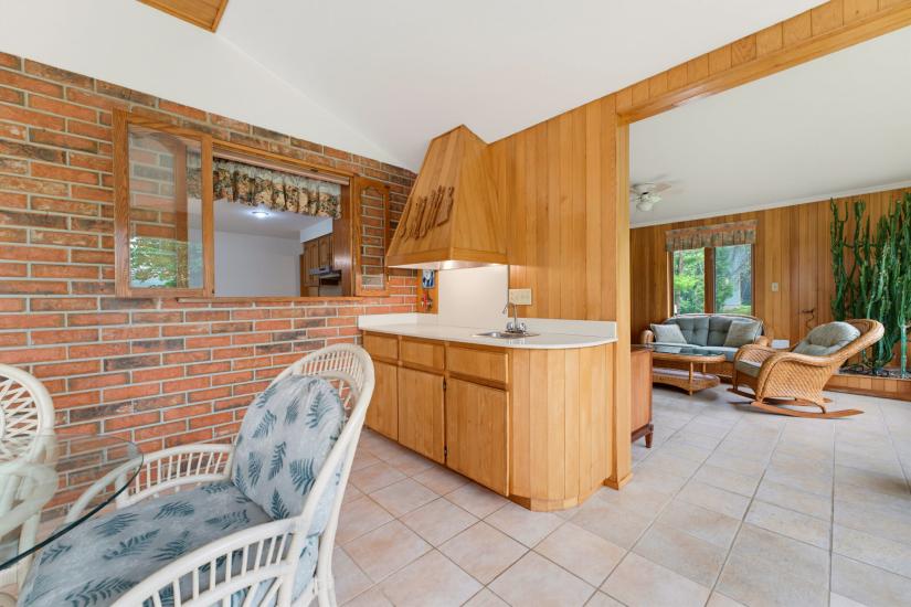 Property listing for 348 Shaver Rd., Ancaster, ON