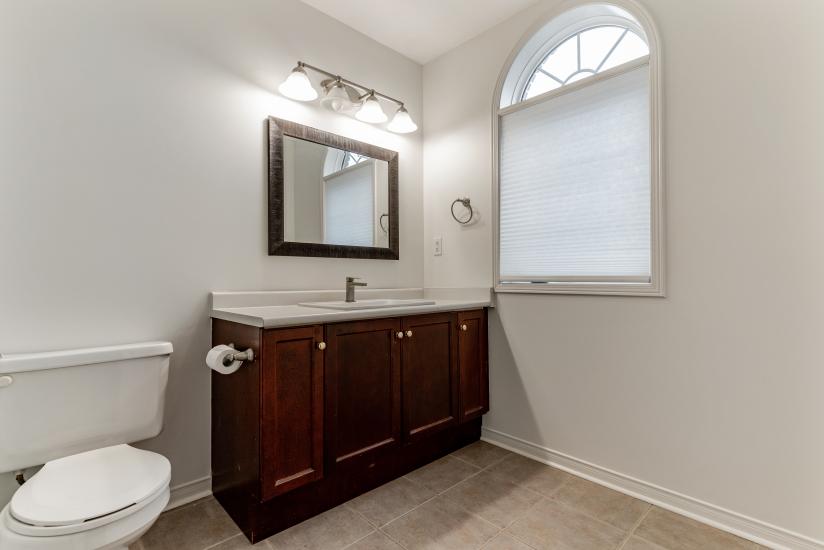 Property listing for 100 Davidson Blvd., Dundas, ON