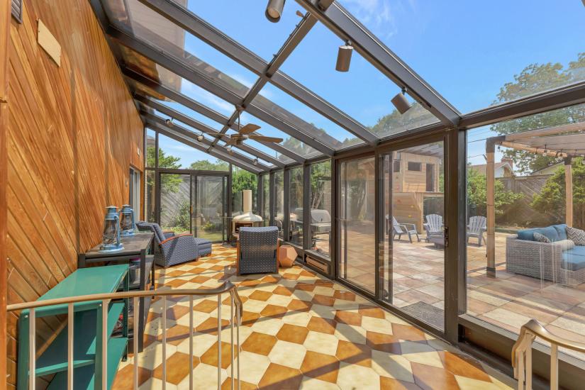 Property listing for 672 Hiawatha Blvd., Ancaster, ON