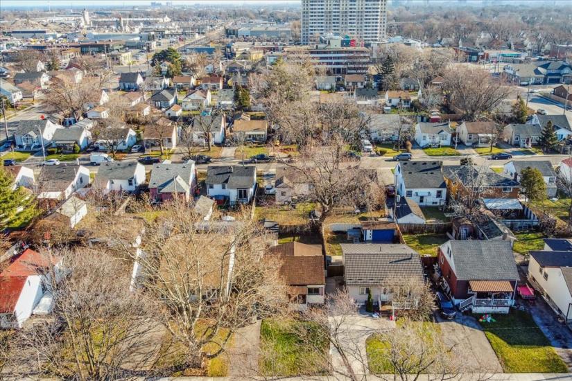 Property listing for 276 Ivon Ave., Hamilton, ON