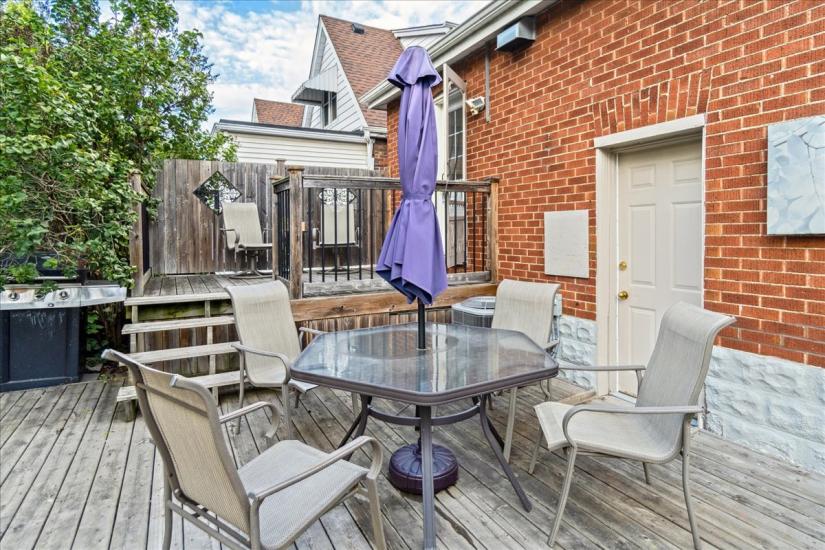 Property listing for 133 Longwood Rd. N., Hamilton, ON