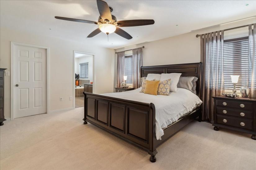 Property listing for 19 Deborah Crt., Hamilton, ON