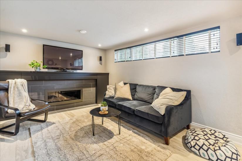 Property listing for 9 Holbrook Rd., Hamilton, ON