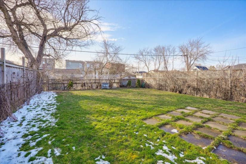 Property listing for 733 Dunn Ave., Hamilton, ON