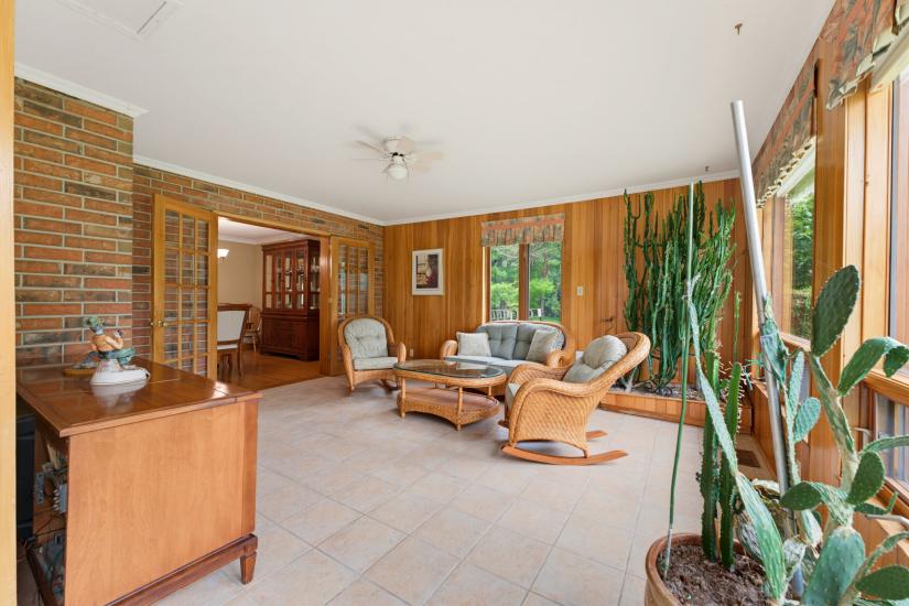 Property listing for 348 Shaver Rd., Ancaster, ON