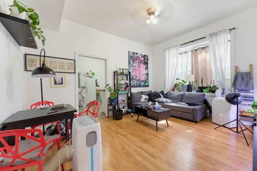 Property listing for 113 Wentworth St. S., Hamilton, ON