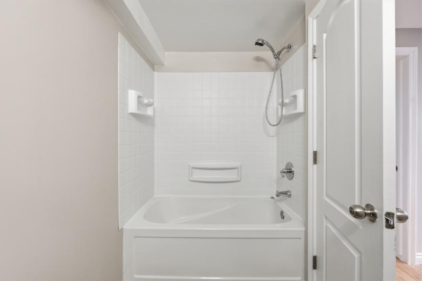Property listing for 42 Terrace Ave., Welland, ON