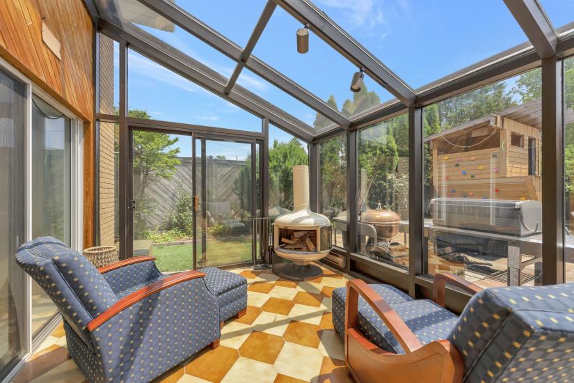 Property listing for 672 Hiawatha Blvd., Ancaster, ON