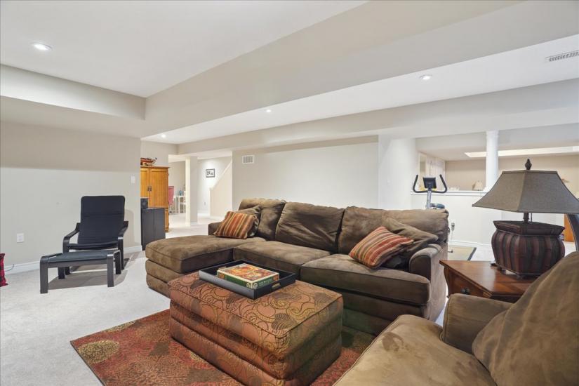 Property listing for 62 Gaddye Lane, Binbrook, ON