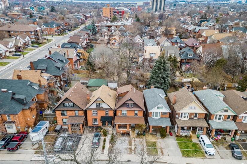 Property listing for 5 Cumberland Ave., Hamilton, ON