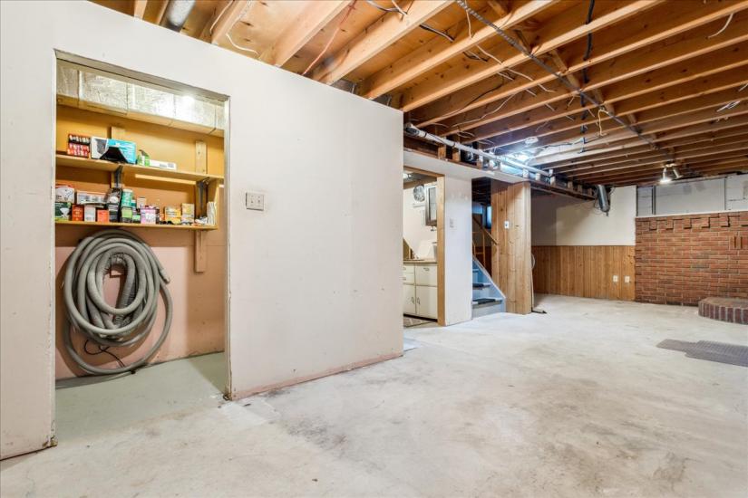 Property listing for 110 Glenashton Dr., Stoney Creek, ON