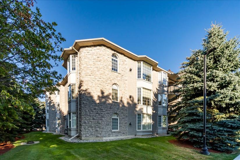 Property listing for #208-990 Golf Links Rd., Ancaster, ON