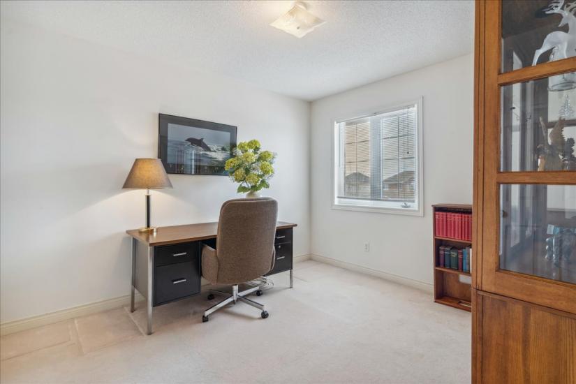 Property listing for 16 Fenwick Place, Waterdown, ON