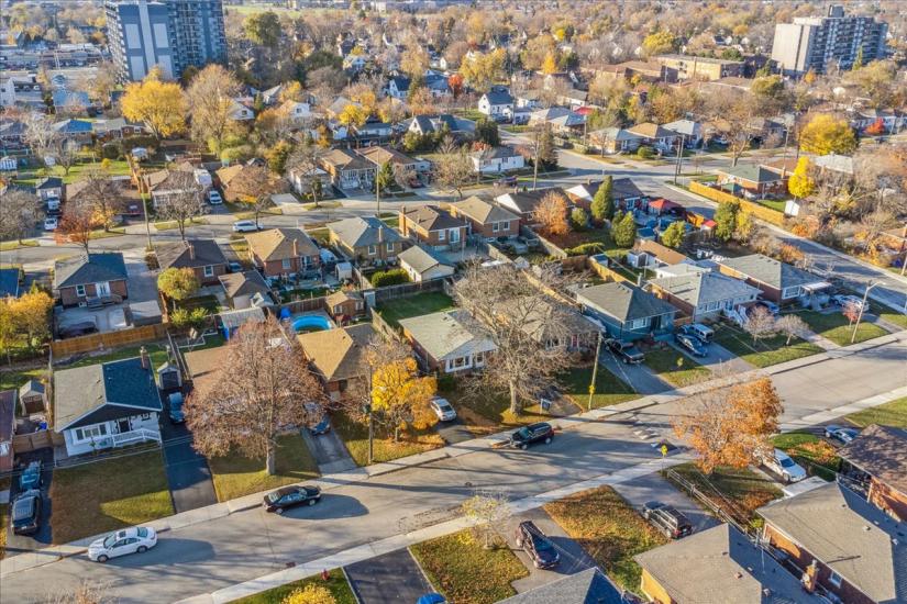 Property listing for 272 East 44th St., Hamilton, ON